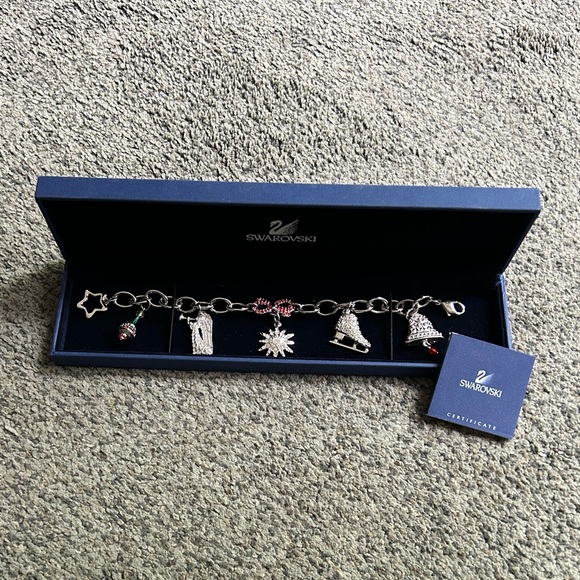 Swarovski Jewelry - Swarovsk NIB ⛸️ 2015 🎄Rockefeller Center Christmas NYC charm bracelet